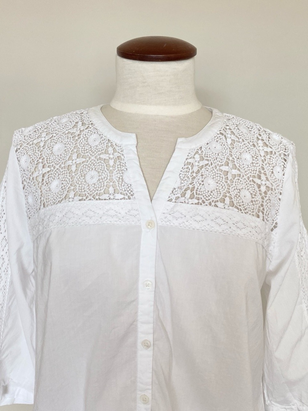 Chic by Jacob White Lace Detail Button Front Blouse 3/4 Sleeve Sz M